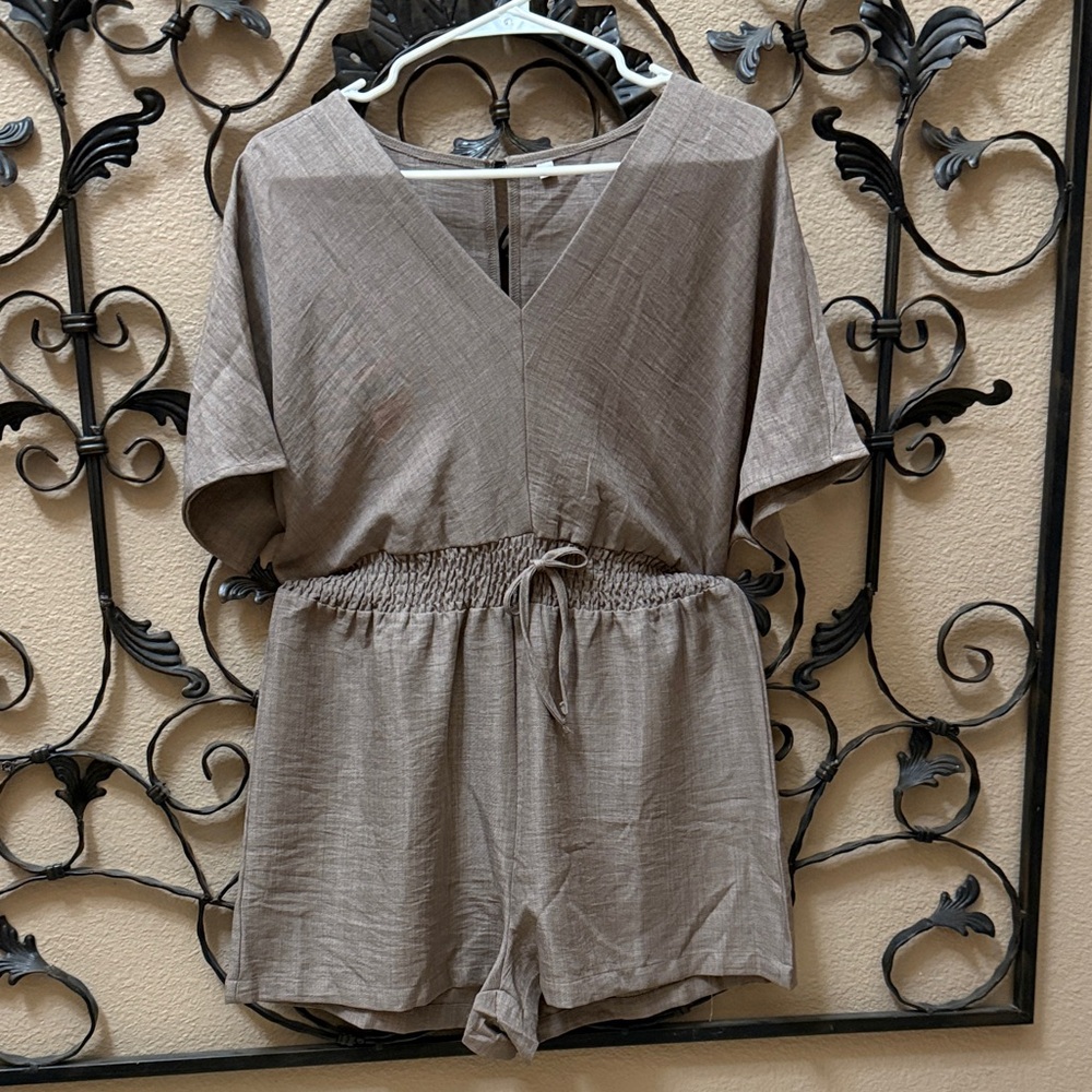 NEW w/o tags Tan V-Neck Romper Size L